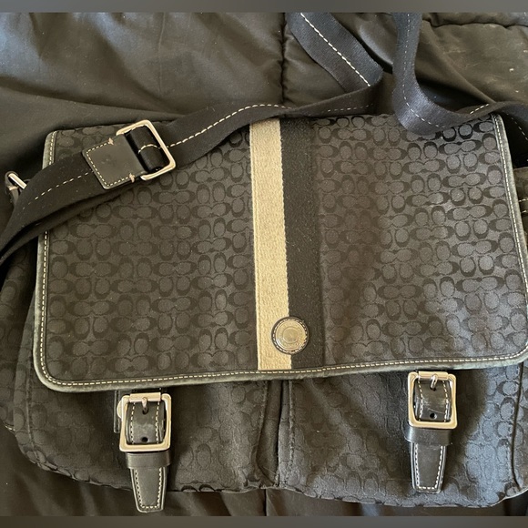 Coach Signature Voyager Messenger Bag - Picture 1 of 9